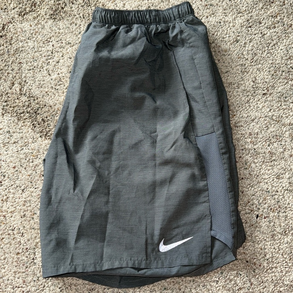 Men’s grey Nike shorts. Never worn